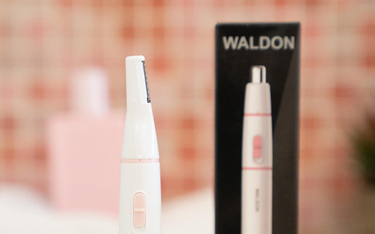 High definition face with the Waldon Eyebrow Trimmer